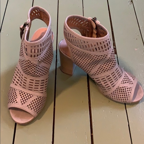 worn once 3 inch tan heals - Picture 2 of 2